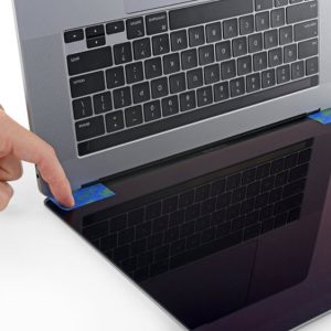 thay man hinh mac book dlm