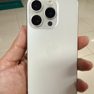thay lưng kính iphone 15 pro gần đây
